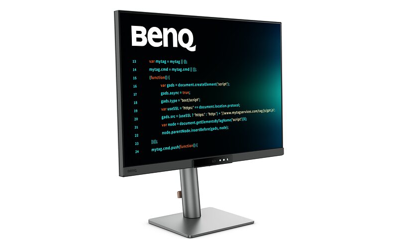 BenQ RD280UG v poměru 3 natočený z boku, na displeji editor kódu s tmavým motivem
